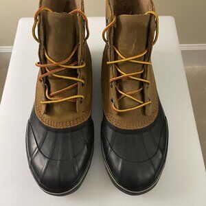 Sorel Boots ...fully lined ...size 9 but runs small ...never worn